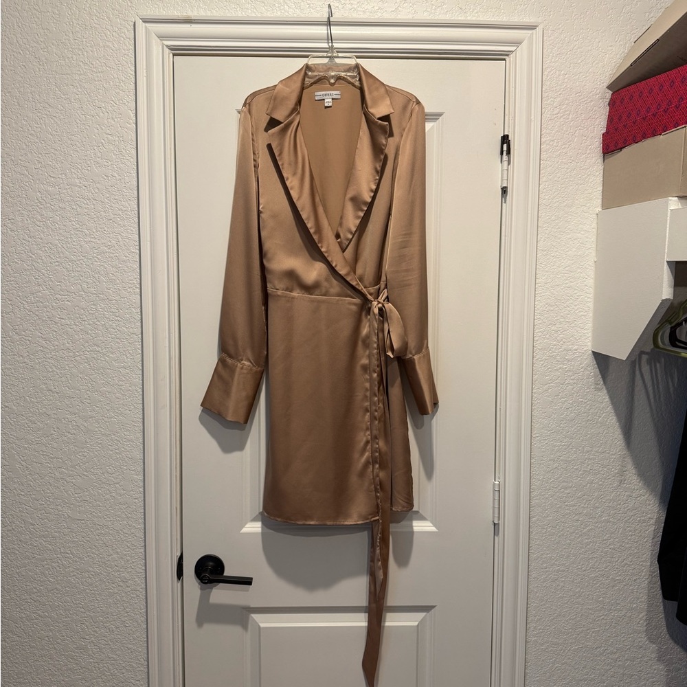 GUESS SATIN TAN WRAP DRESS SIZE MEDIUM - Picture 2 of 4